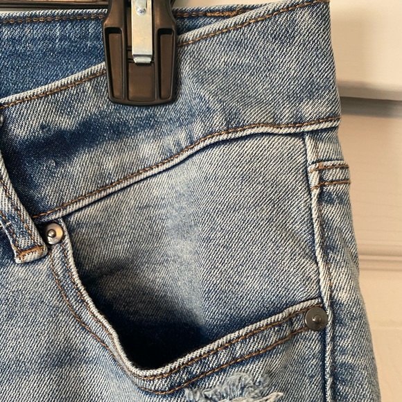 Women’s plus size cropped jeans - Picture 5 of 9